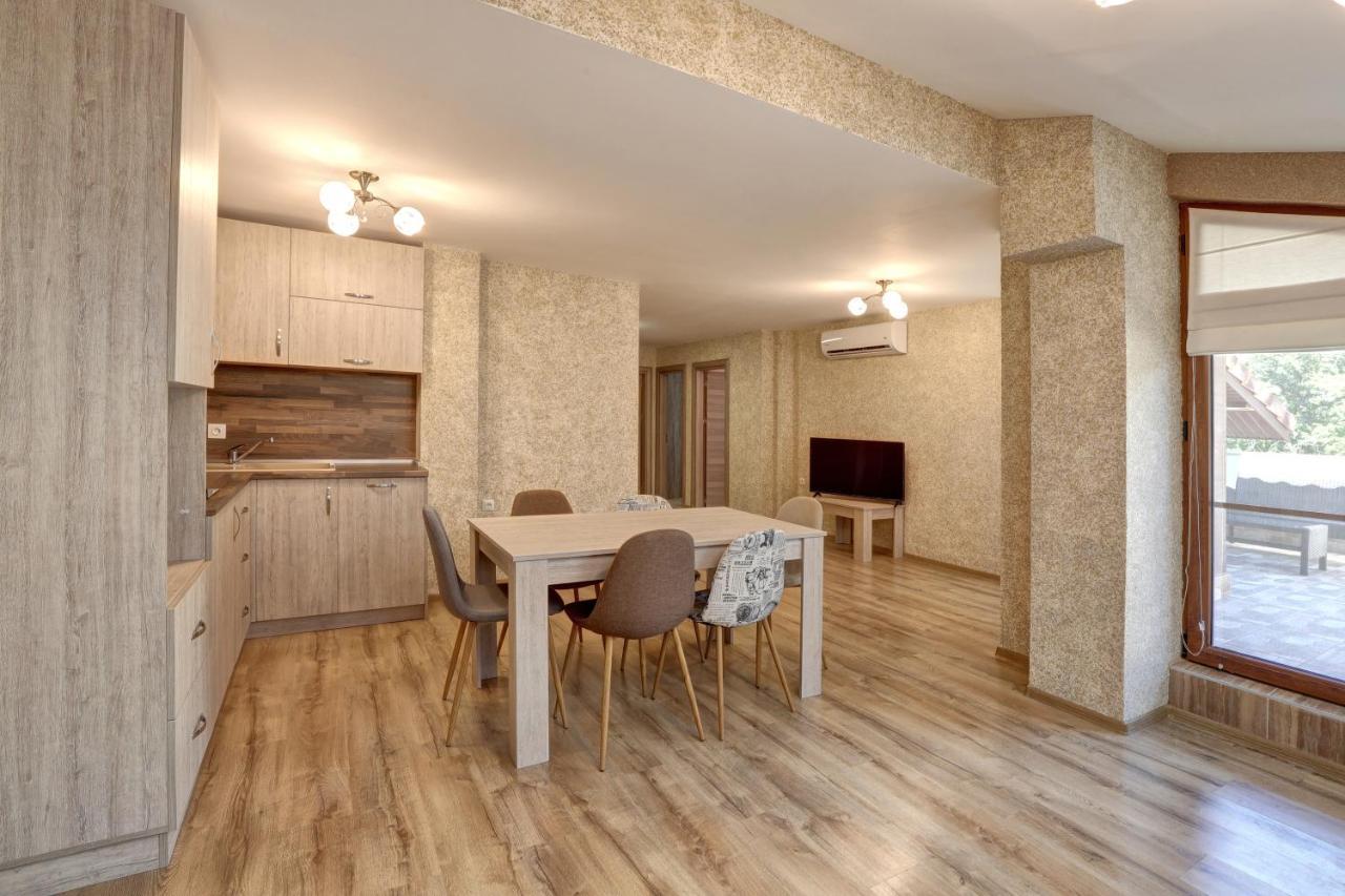 Complex Hunter's Aparthotel *